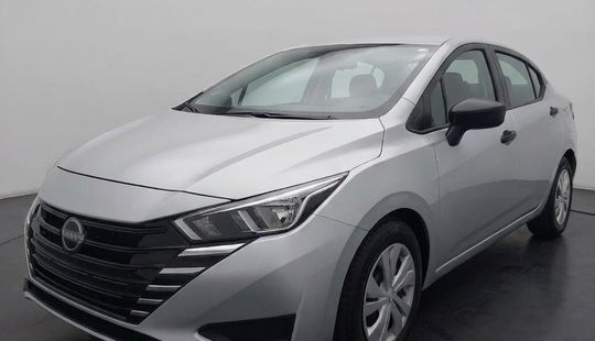 Nissan • Versa