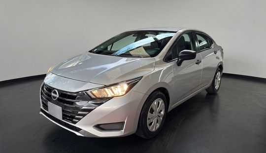 Nissan • Versa
