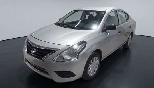 Nissan • Versa