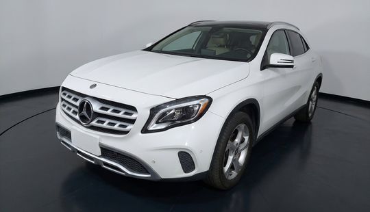 Mercedes Benz • Clase GLA