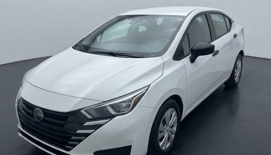 Nissan • Versa