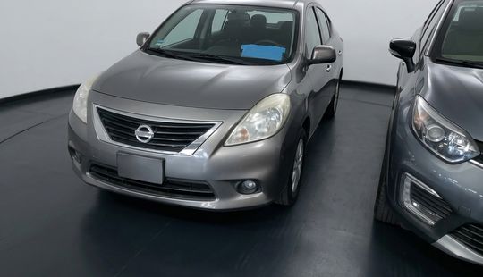 Nissan • Versa
