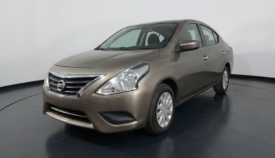 Nissan • Versa