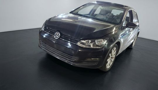 Volkswagen • Golf