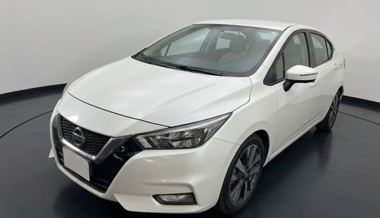 Nissan • Versa