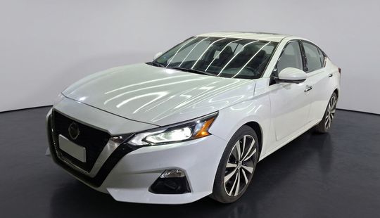 Nissan • Altima