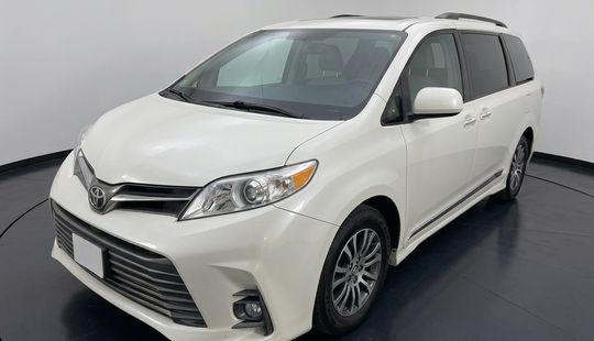 Toyota • Sienna