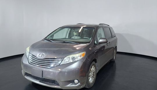 Toyota • Sienna