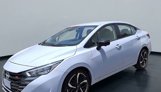 Nissan • Versa