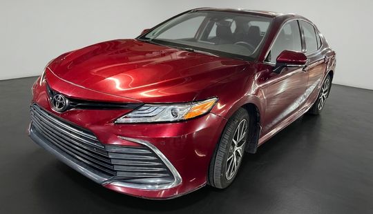 Toyota • Camry