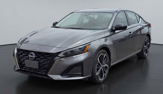 Nissan • Altima