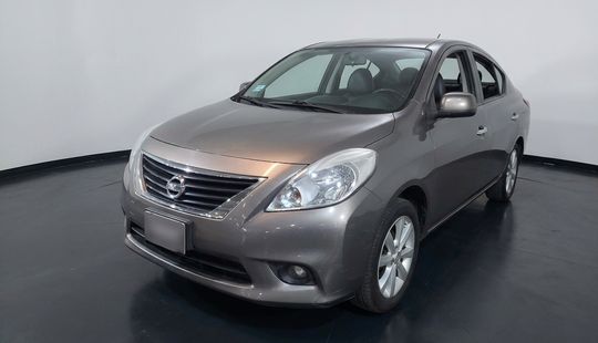 Nissan • Versa