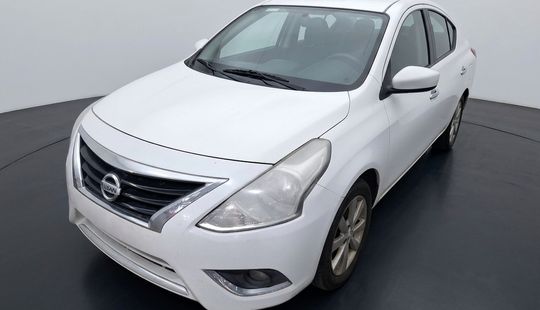 Nissan • Versa