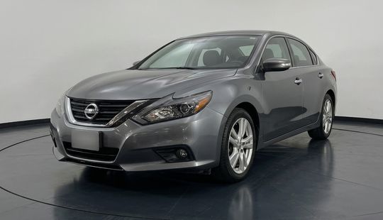 Nissan • Altima