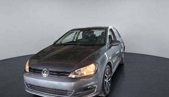 Volkswagen • Golf