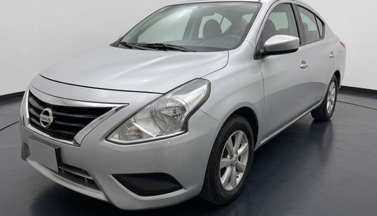 Nissan • Versa