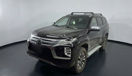 Mitsubishi • Montero