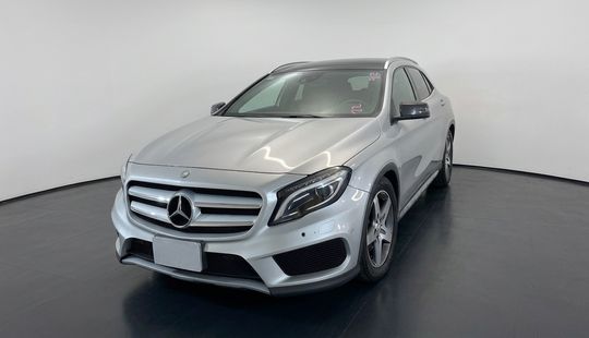 Mercedes Benz • Clase GLA