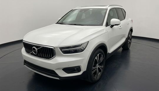 Volvo • XC40