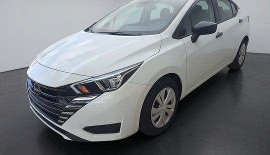 Nissan • Versa