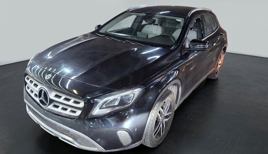 Mercedes Benz • Clase GLA