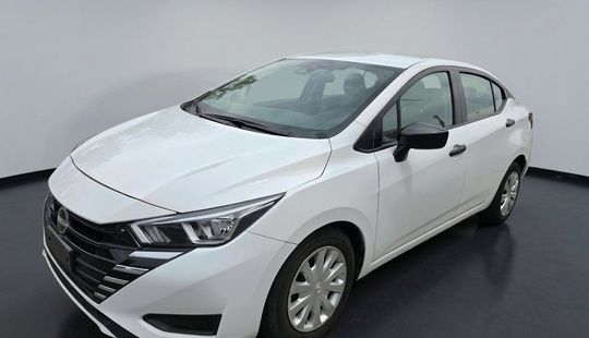 Nissan • Versa