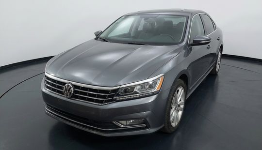 Volkswagen • Passat
