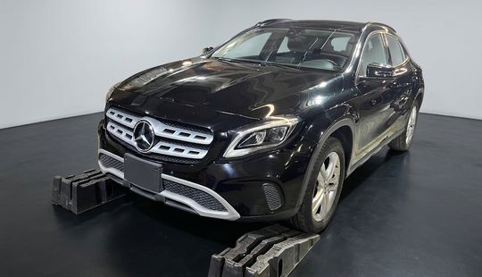 Mercedes Benz • Clase GLA