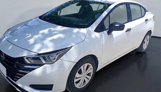 Nissan • Versa