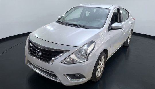 Nissan • Versa