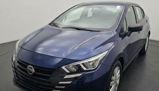 Nissan • Versa
