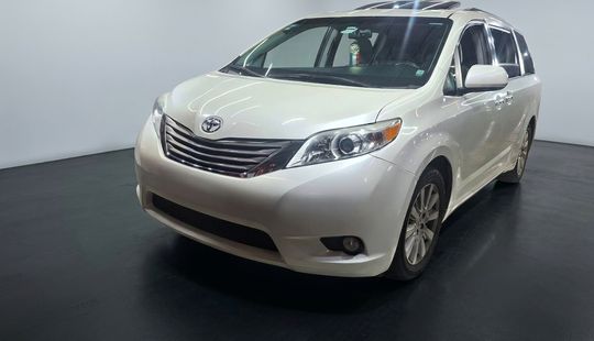 Toyota • Sienna