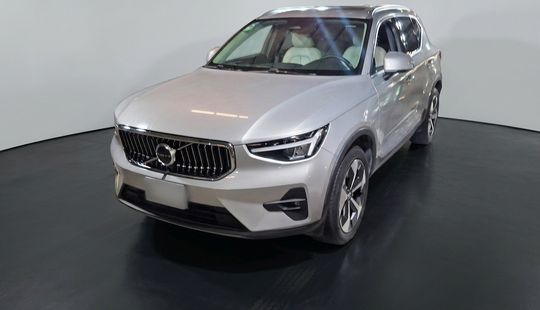 Volvo • XC40