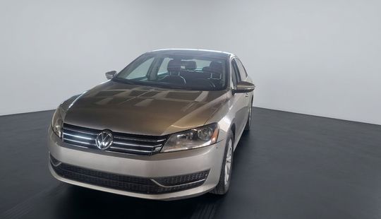 Volkswagen • Passat