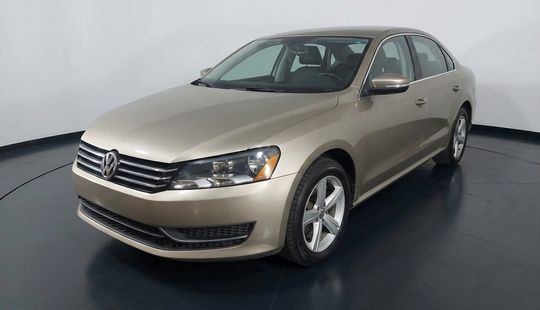 Volkswagen • Passat