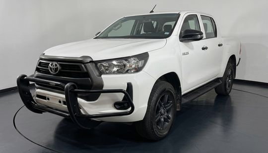 Toyota • Hilux
