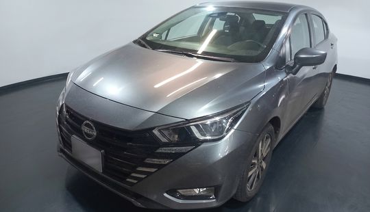 Nissan • Versa