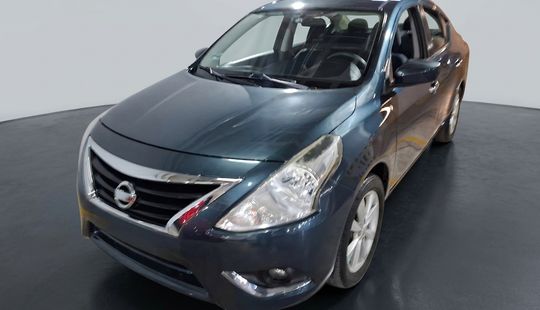 Nissan • Versa