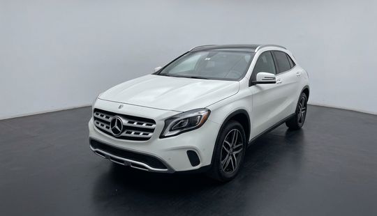 Mercedes Benz • Clase GLA