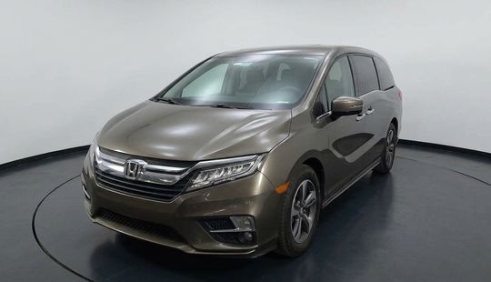 2018 • 102,599 km • Automático