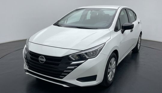 Nissan • Versa