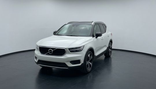 Volvo • XC40