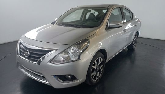 Nissan • Versa