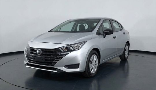 Nissan • Versa
