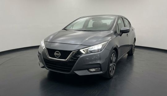 Nissan • Versa