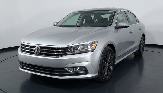 Volkswagen • Passat