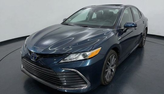 Toyota • Camry