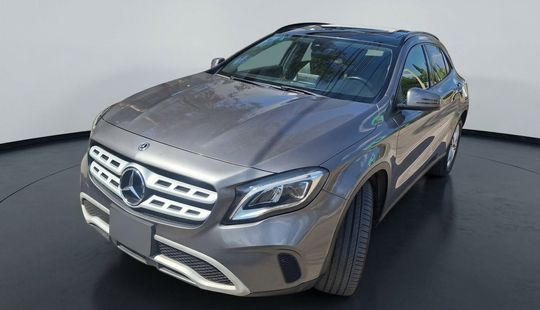 Mercedes Benz • Clase GLA