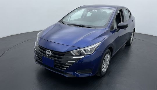 Nissan • Versa