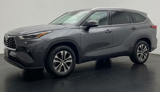 Toyota • Highlander